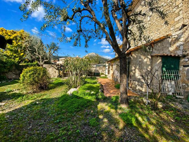 Vence Rare, Maison de ville 3P à rénover, terrain 300m2 Em. 60m² Vence