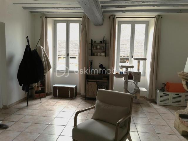 Rare sur le secteur ! Maison de pays avec dépendances 79 m² + 26 m² et extérieur plein de charme