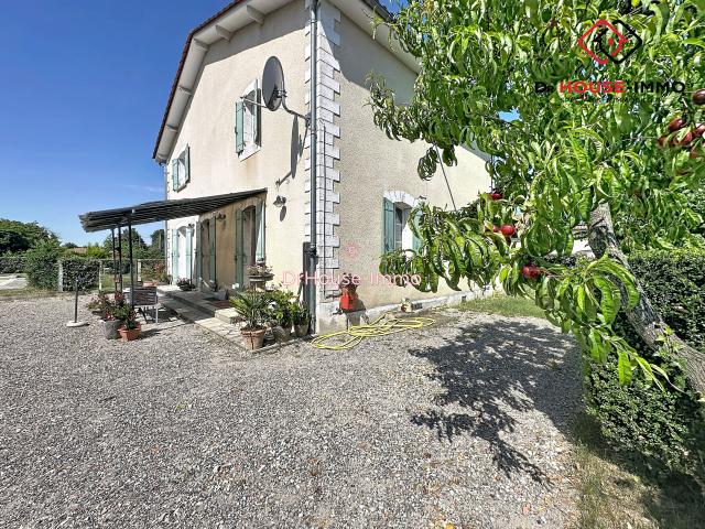 HAUT POTENTIEL: ENSEMBLE IMMOBILIER AVEC PISCINE