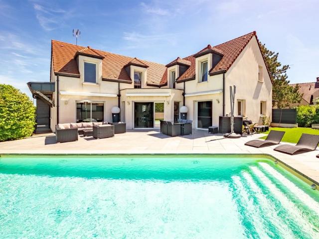 Rare Sur Secteur Prise Contemporaine Familiale Avec Piscin. 300m² Dijon