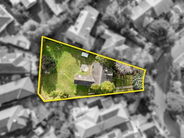 Rare Scale. North Facing Rear. High Street Proximity