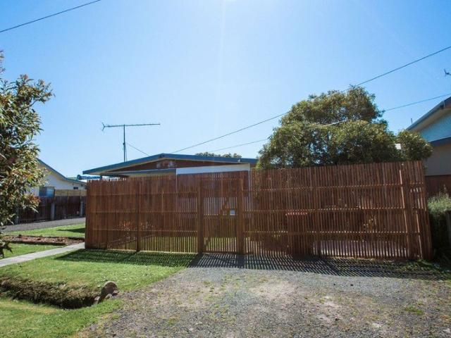 Rare single bedroom home close to the CBD & Golf Course!