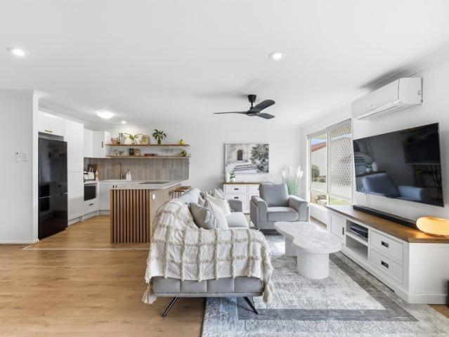 Rare Single Level Townhouse in Secure Estate