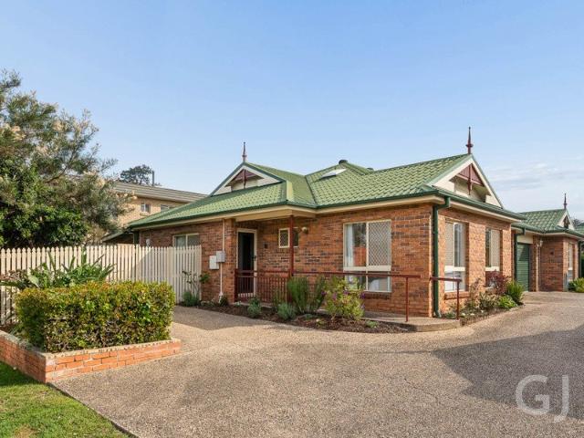 Rare Single Level Villa Living in Boutique Complex