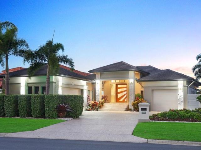Rare Single Level Luxury North Facing A Subtropical Waterfront Oasis