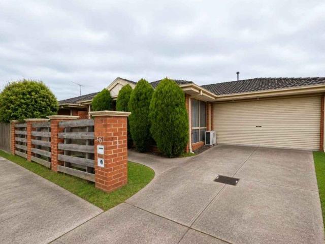Rare Single Level Standalone Unit in Glen Waverley