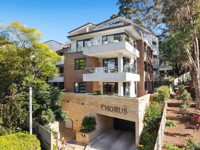 Rare, sophisticated house like luxury in a superb park side setting