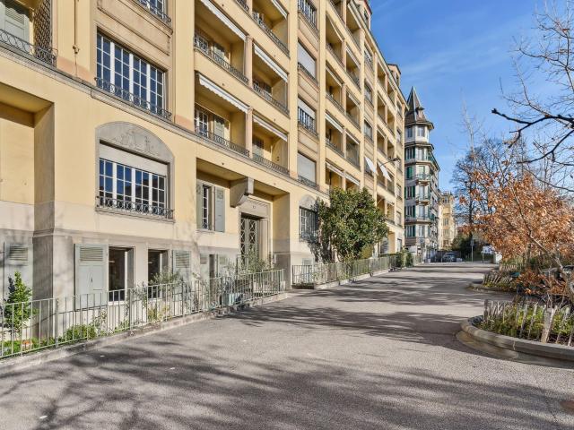 RARE ! Spacieux 8 pièces de 188m2 en plein coeur de Champel