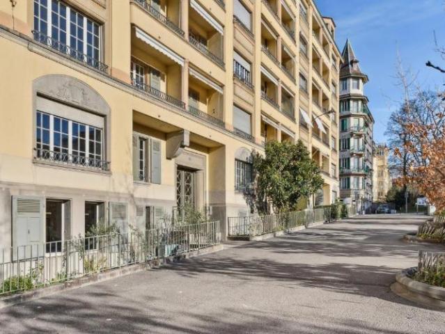RARE ! Spacieux 8 pièces de 188m2 en plein coeur de Champel