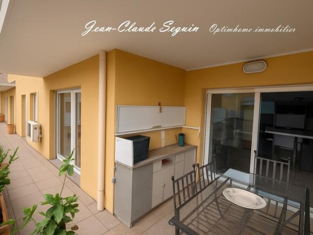 SALON DE PROVENCE 13: T5 de 129 m² avec terrasse plein sud et garage privatif en sous sol