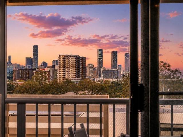 Rare Three Bedroom Apartment with Stunning City Views