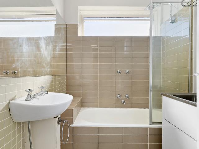 RARE THREE BEDROOM HOME IN LEAFY, QUIET LOCATION!