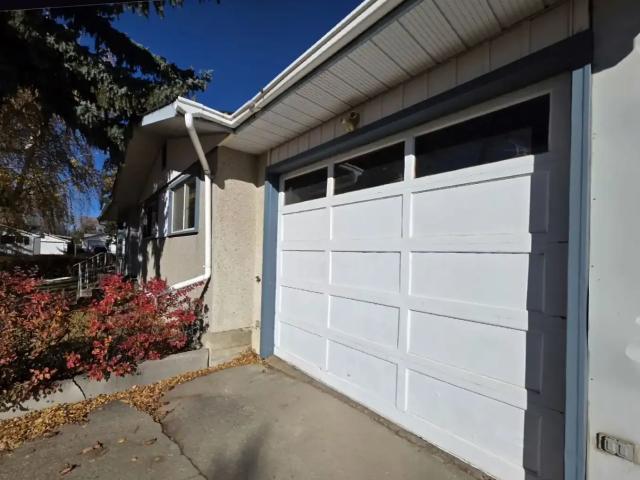 RARE Triple Attached Garage Home | 5 Beds, 2 Baths — 5 Bedrooms House