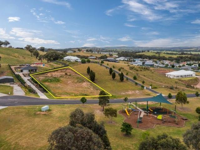 2,595SQM BUILDING BLOCK ACROSS FROM LOCAL PARK
