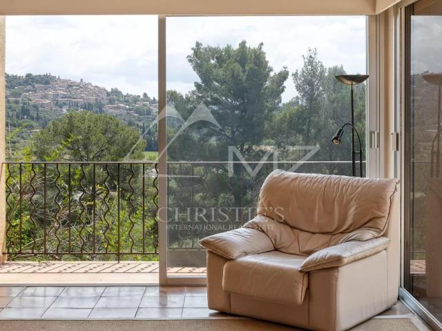 Rare villa à renover avec vue imprenable sur le village 205m² Fayence
