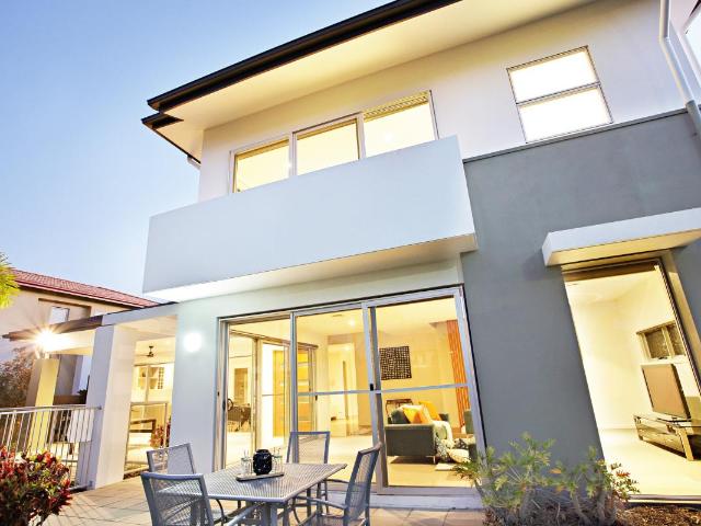 RARE VILLA de LUXE avec TERRASSE + JARDIN + GARAGES Proche commodités