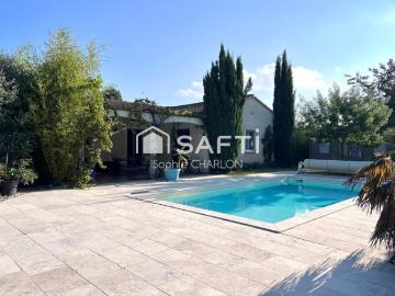 Secteur recherché, villa de plain pied avec piscine
