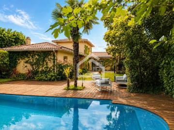 Rare Villa de plus de 220 m2 avec piscine, vaste jardin ar. 223m² Talence
