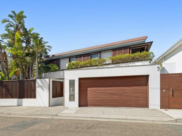 Rare Waterfront on Over 1,000sqm of Land, Master Built with the Ideal Layout