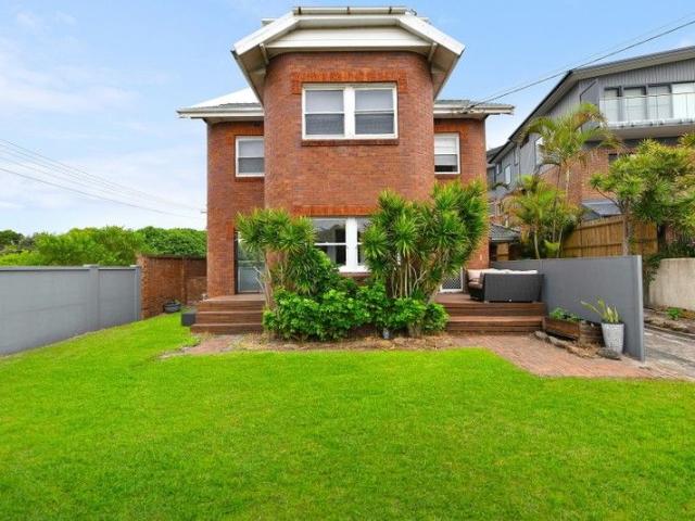 Rare Whole Floor Garden Style Apartment In A Boutique Block Moments To The Beach