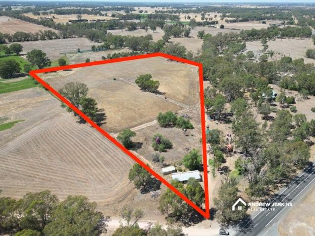 Rare 16.9 Acre Lifestyle Opportunity in Sought After Koonoomoo