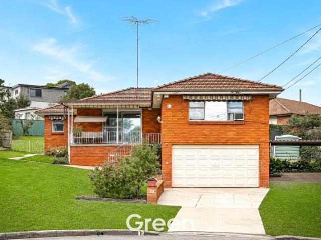 Rare 1163 sqm Land ! 4 Bedroom Brick Home ! Top location !