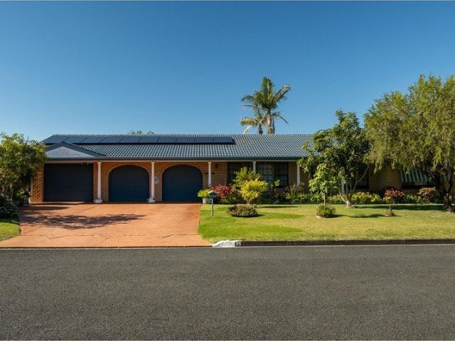 Rare 1,099 m2 Level Block with Dual Driveways, 3 Garages and Caravan Storage