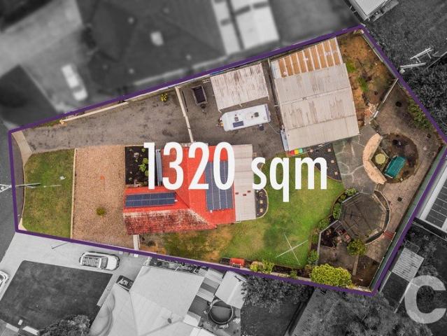 Rare 1,320m² Opportunity on One of Medina's Finest Leafy Streets!
