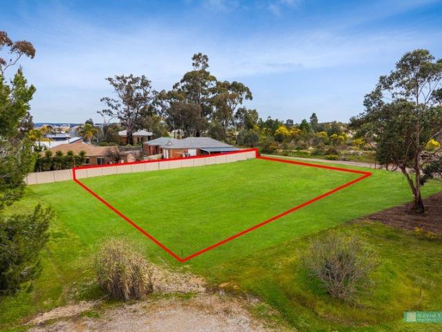 Rare 1,350m² Homesite Space, Privacy & a Superb Location