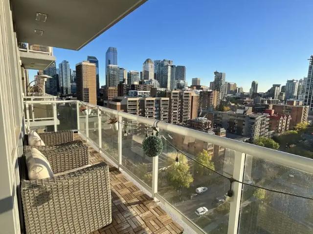 RARE 1 BEDROOM WITH 2 BATHROOMS, VIEWS + DEN