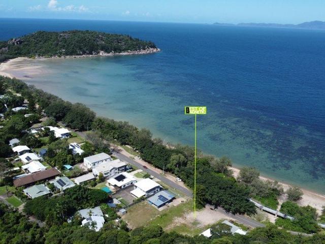 Rare 2054m2 Beachfront Parcel backing onto National Park