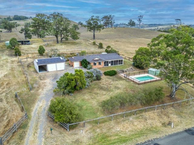 Rare 2.212 ha Rural Property with Pool, Shed, Solar and Stables