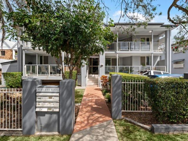 Rare 2 2 2 Opportunity with Expansive North Facing Entertaining