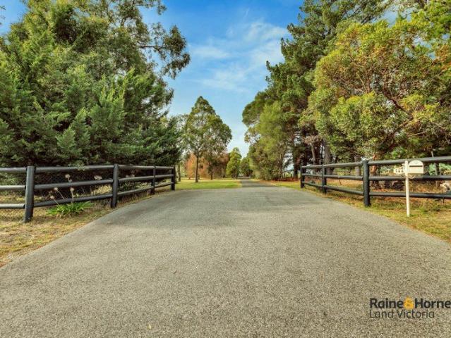 Rare 2.5 Acre Family Estate Minutes From Schools, Shops & Amenities