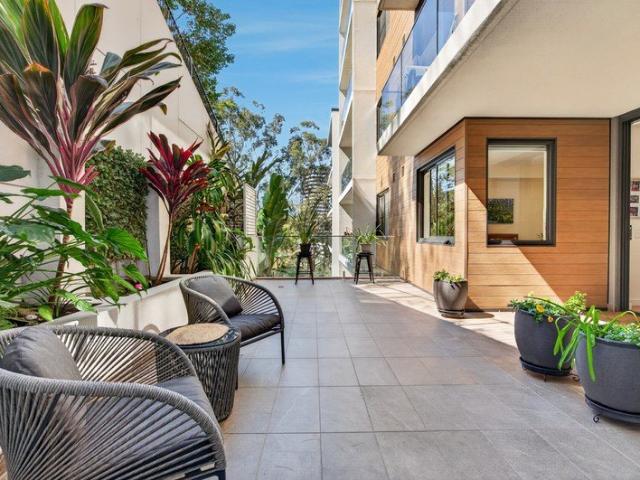 Rare 2 Bed Garden Apartment in the 'VUE' Building Massive 200sqm Layout