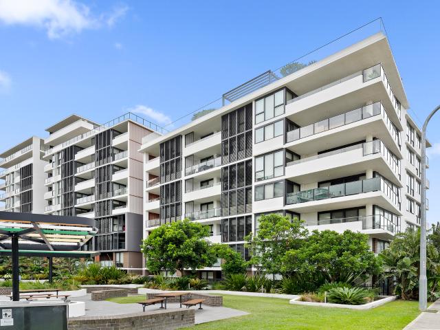 Rare 2 Bedroom Apartment with Study & Stunning Park Views!