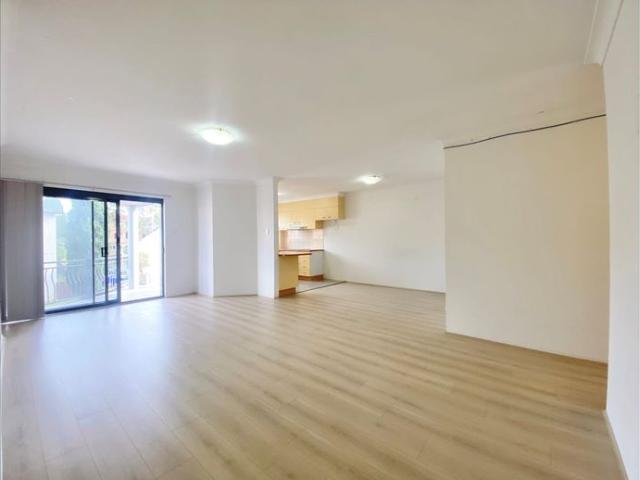 Rare 3 bed apartment close to amenities