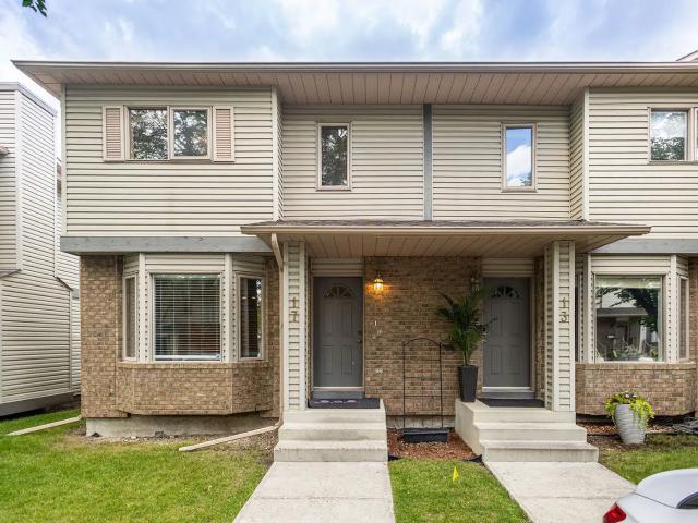 Rare 3 Bed End Unit Townhouse Backing Onto Green Space in Patterson | Quiet & Br
