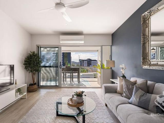Rare 3 bedroom Teneriffe fully furnished apartment for rent !
