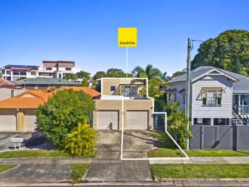 RARE 3 BEDROOM DUPLEX IN PRIME SOUTHPORT LOCATION WILL BE SOLD!