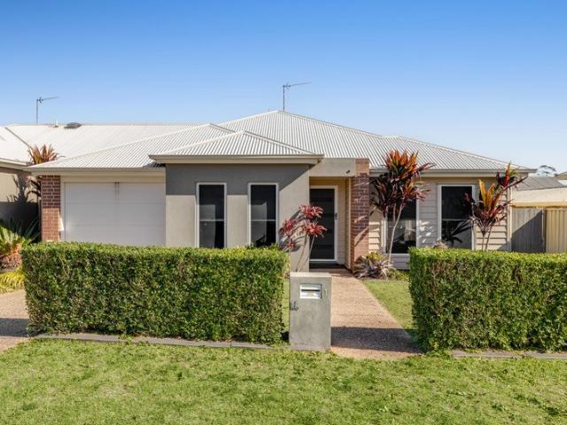 Rare 3 Bedroom Duplex with an Enormous 8.8m Garage