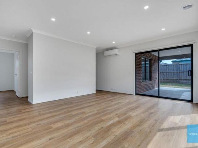 RARE 4 BEDROOM + 4 BATHROOM HOME!