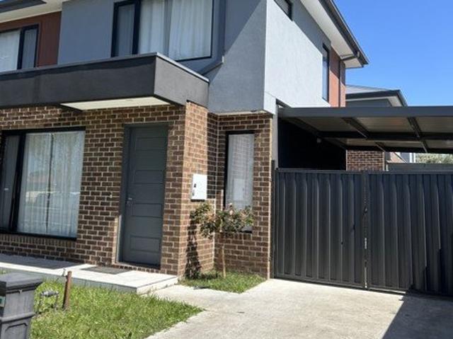 Rare 4 bedroom designer house, Braybrook