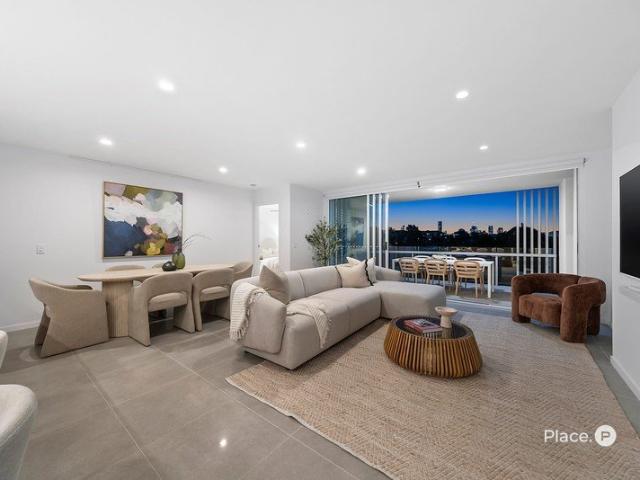 Rare 4Bedroom City View Apartment with MultiPurpose Room