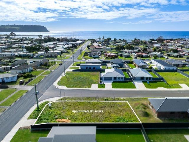 Rare 558m² Corner Block Walk to Wynyard Beach