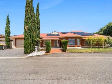 Rare 5 Bedroom Villa with Spacious and Low Maintenance Living
