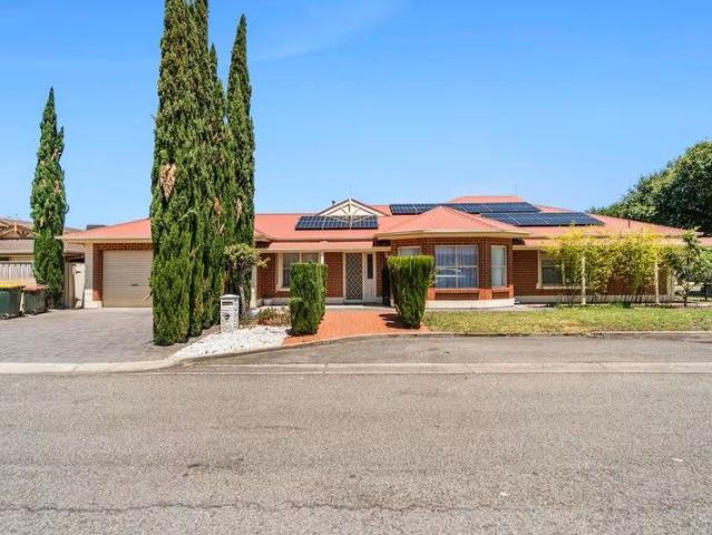 Rare 5 Bedroom Villa with Spacious and Low Maintenance Living