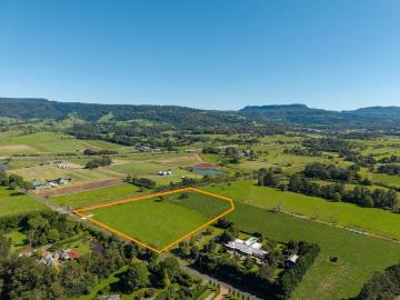 Rare 6.43 Acre Lifestyle Parcel Minutes from Berry