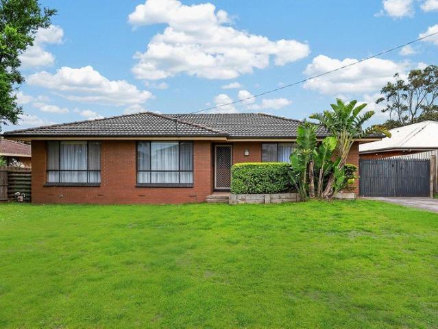 Rare 6 Bedroom Home Unbelievable Price!