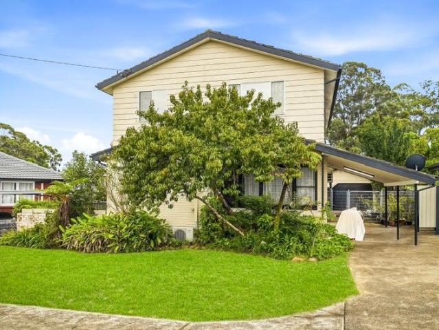 Rare 6 Bedroom Opportunity Large Block, Huge Potential